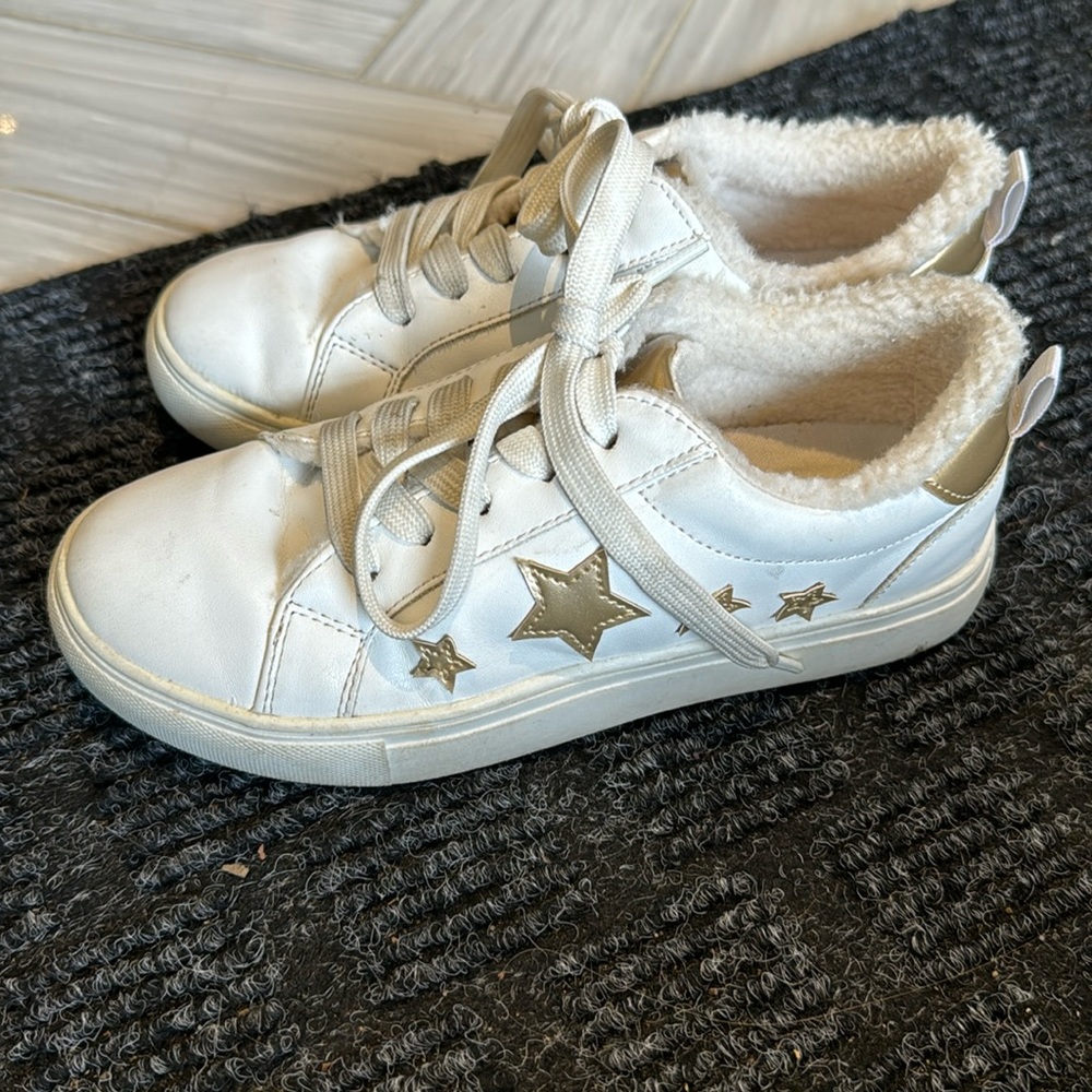 Gap Kids Shearling Sherpa Lined White Sneaker with Gold Stars